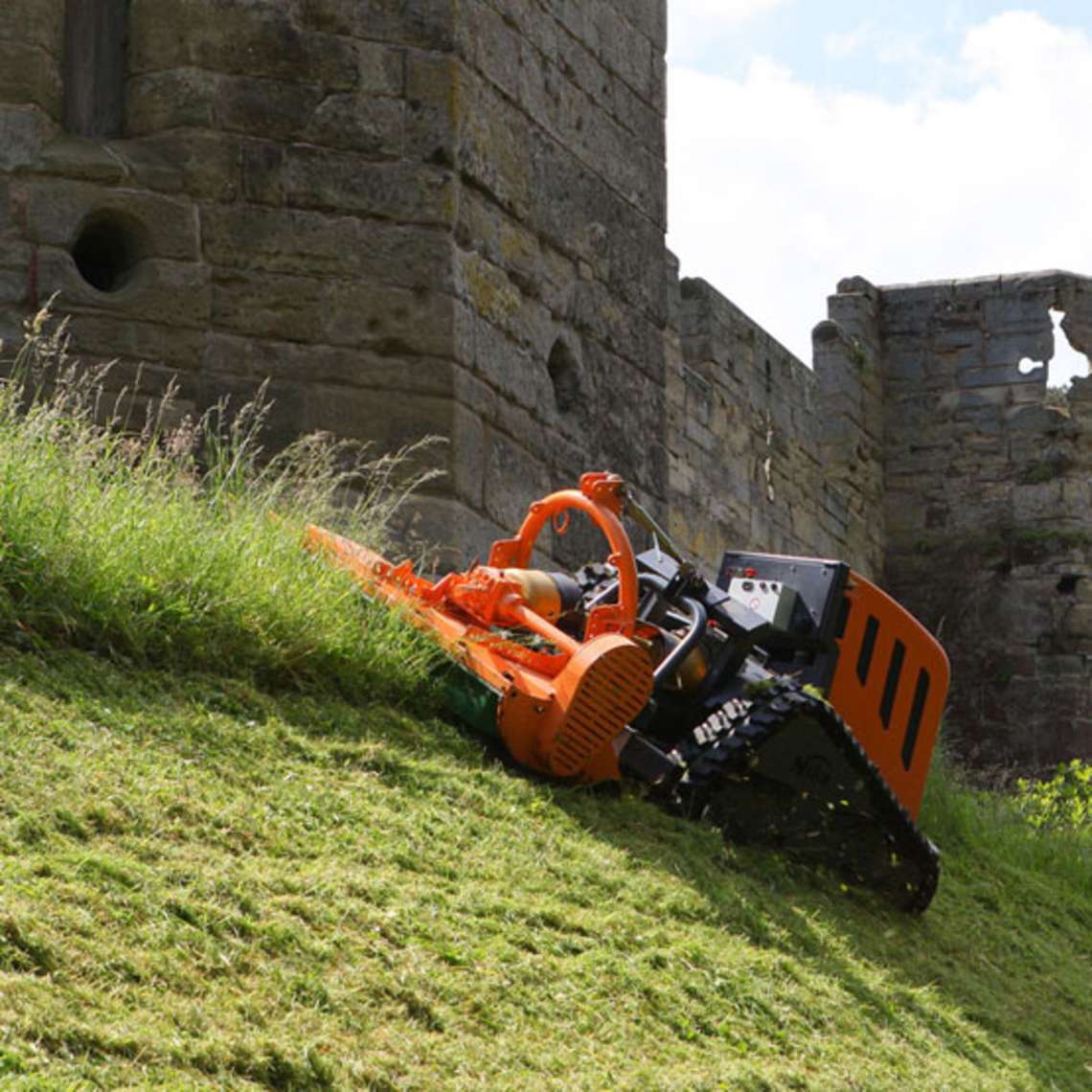 RoboFlail vario der Anbaugeräteträger